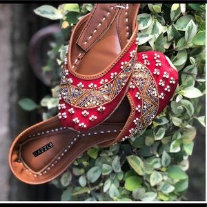 Brand new embellished comfortable cushioned juttis